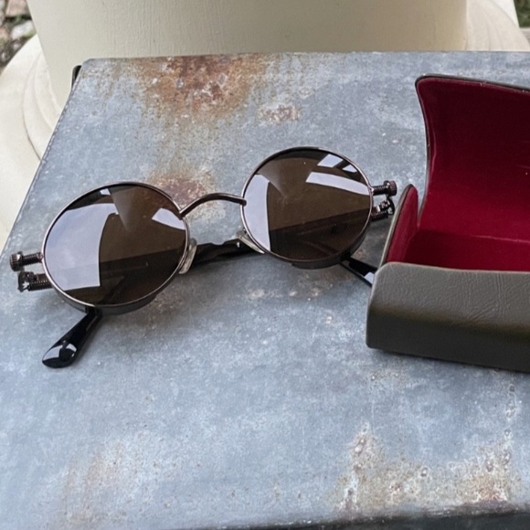 Women's Seraphin Round Sunglasses w/ original case - Picture 1 of 4